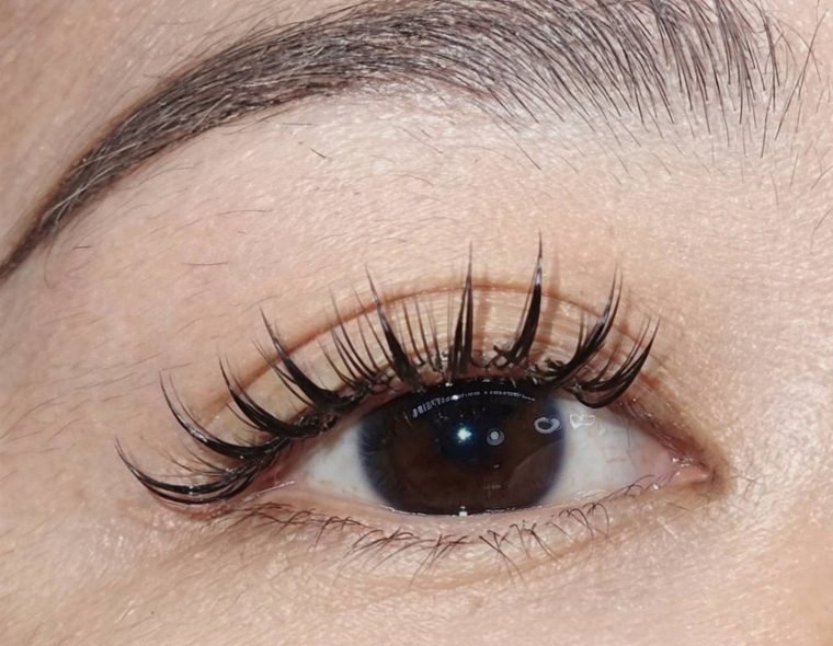 Signature lash extensions by Léora Lash Studio