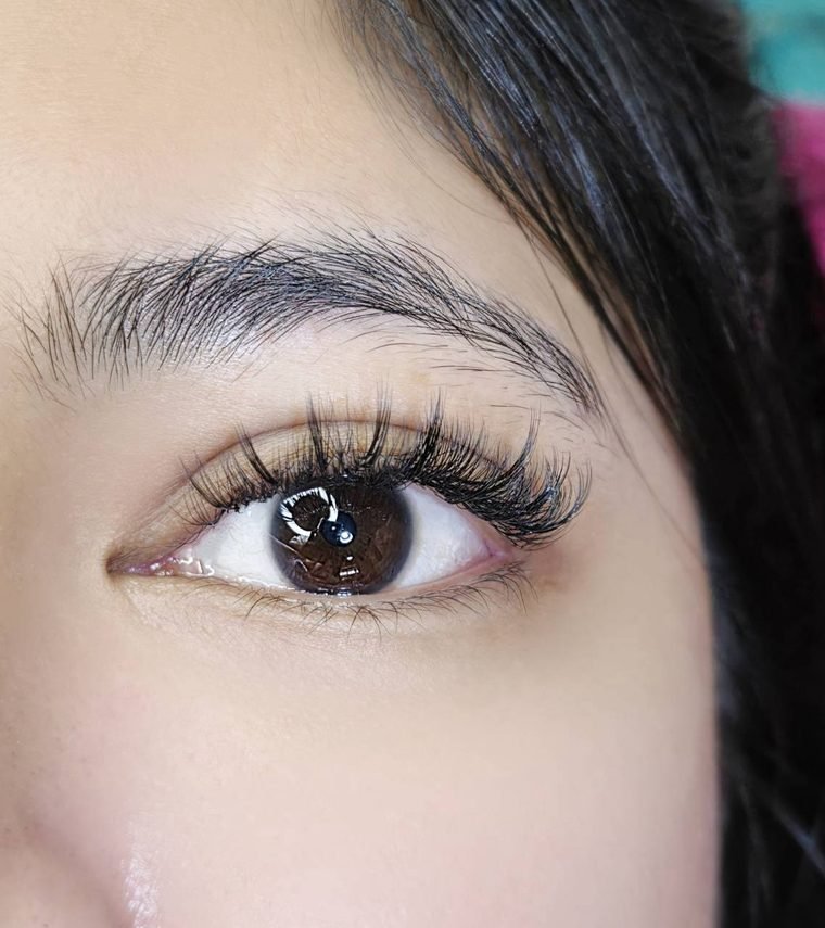 Wispy lash extensions by Léora Lash Studio