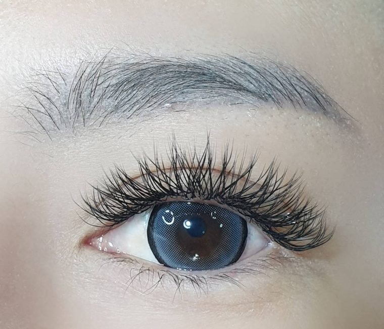 YY lash extensions by Léora Lash Studio