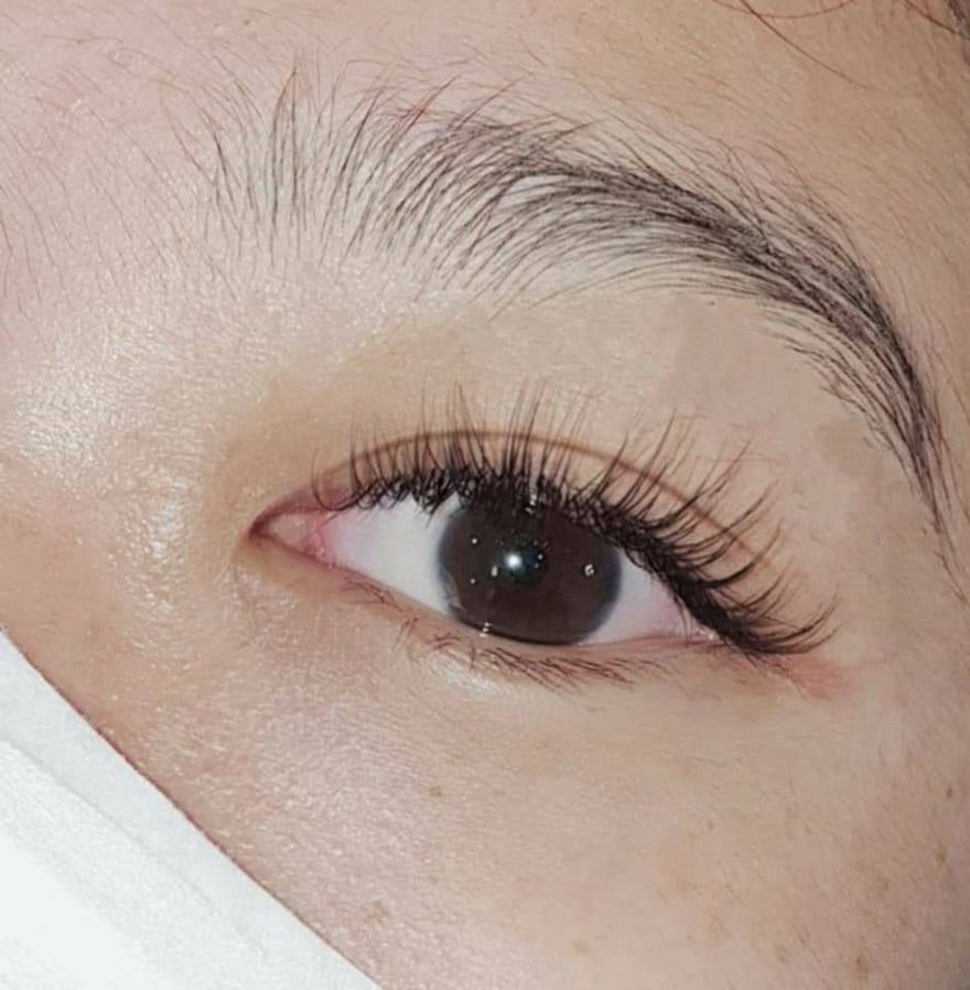 Classic lash extensions, client result 2 at Léora Lash Studio Bangkok