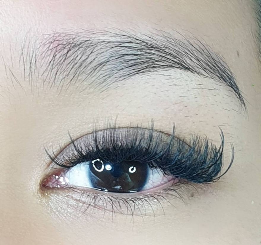 Wispy lash extensions, client result 2 at Léora Lash Studio Bangkok
